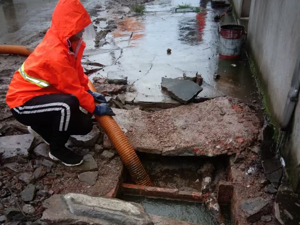 提蒙乡专业清理污水池 炜誉市政以规范流程守护城市 “肠道”